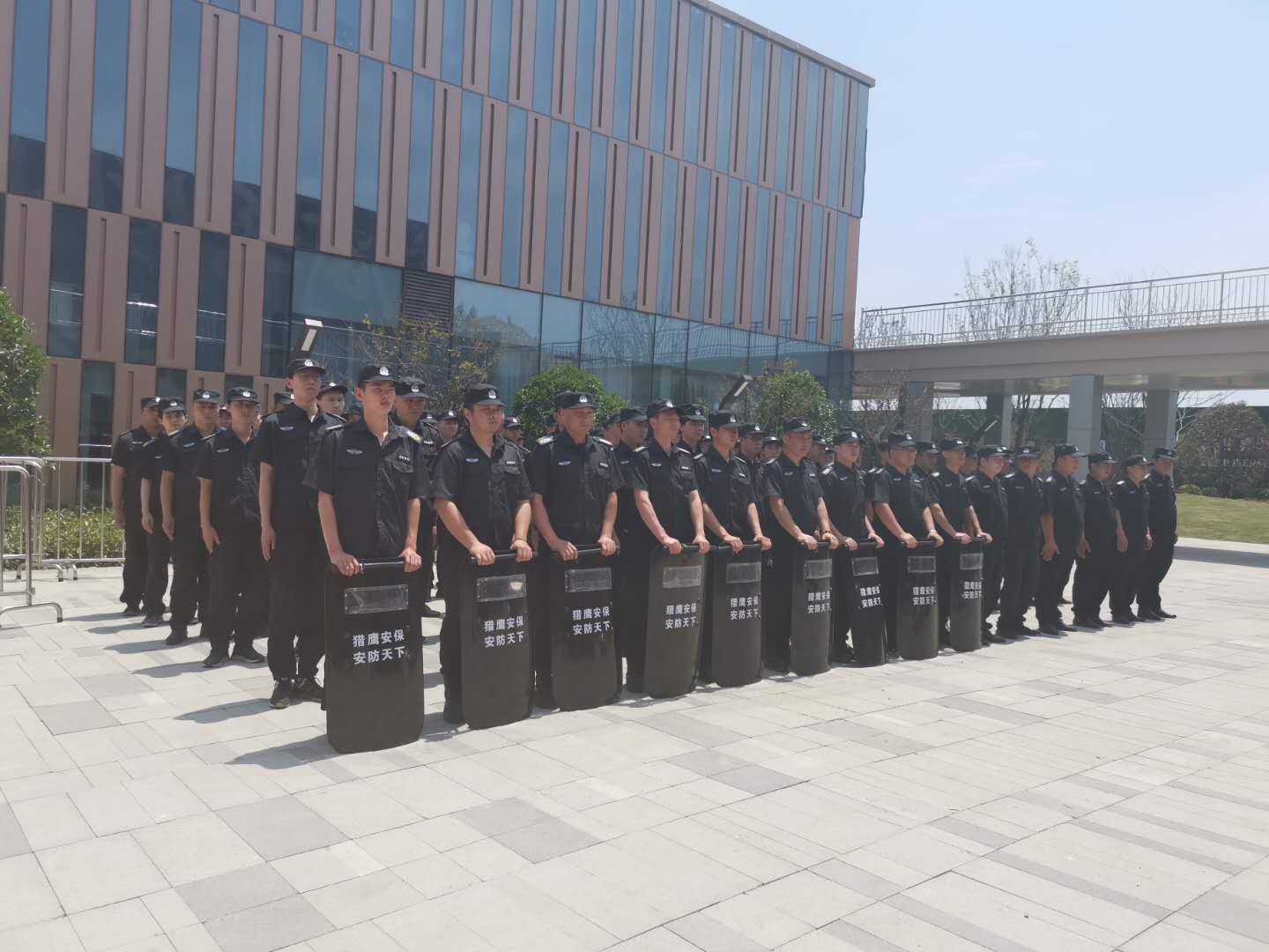 獵鷹保安祝隨州城市空間開盤大吉！