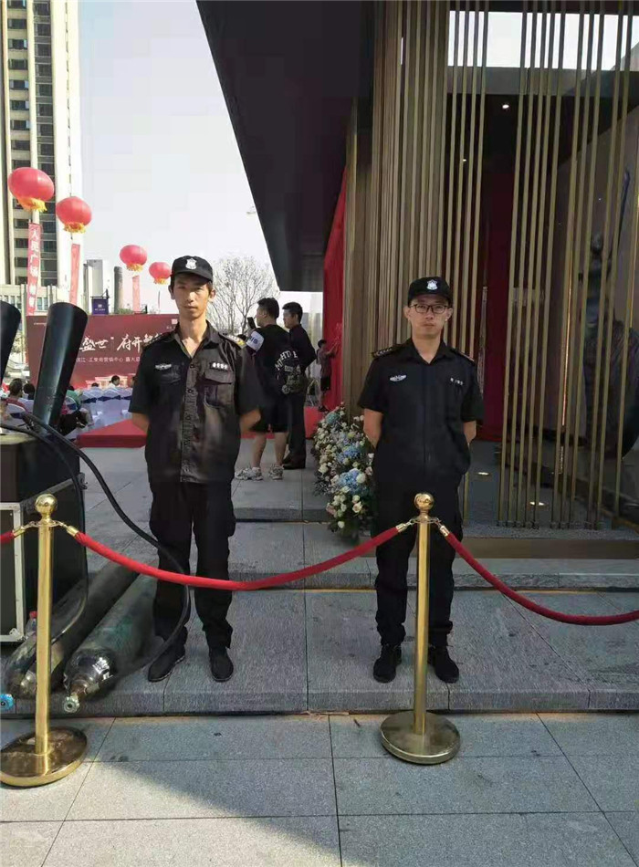 獵鷹安保為襄陽(yáng)濱江·正榮府盛大開(kāi)盤(pán)活動(dòng)保駕護(hù)航