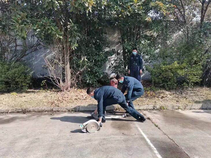 大型活動的時候，保安人員一般會制定這樣的應(yīng)對措施的！