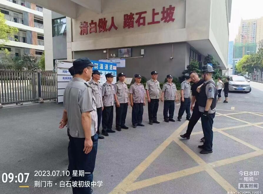 獵鷹防暴演練進(jìn)校園，筑起安全線