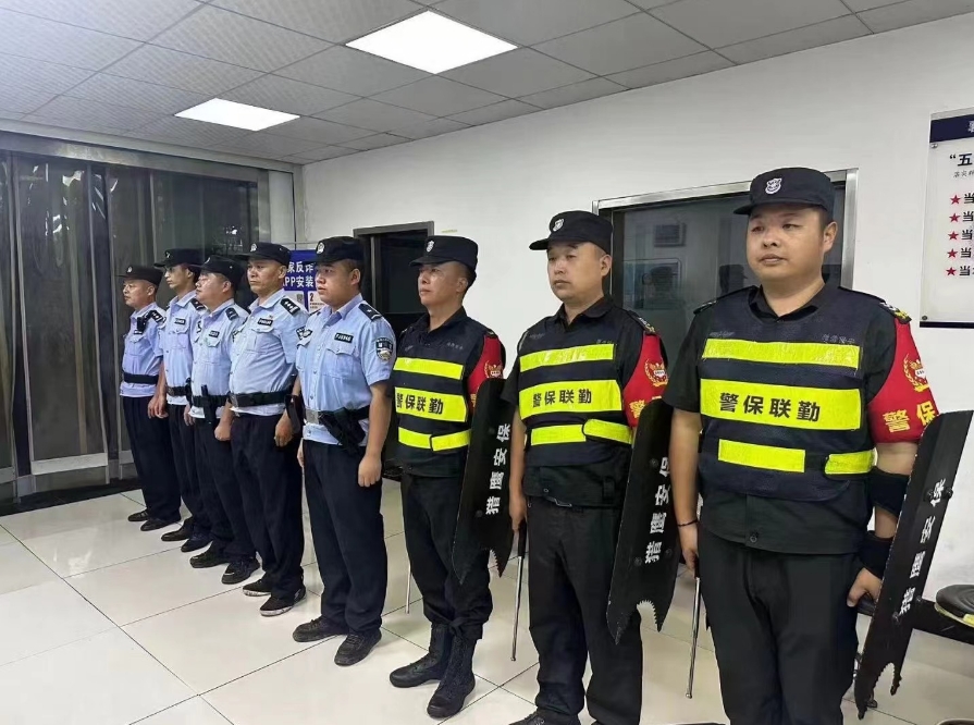 【警保聯(lián)勤】巡邏途中遇車禍，警保合力共救援